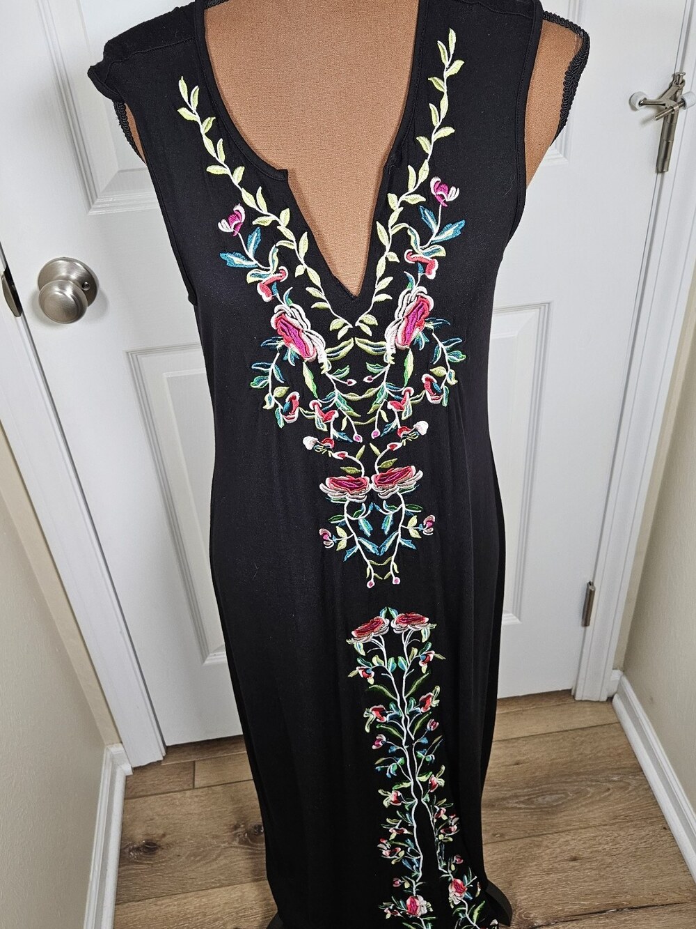 Chelsea & Theodore Maxi Dress Large Black Embroidered Floral Sleeveless Boho
